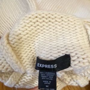 Creamy white knitted wool sweater medium express.